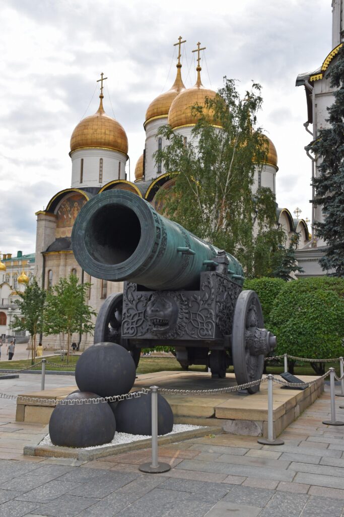 1666088972_7cf634-683x1024 Москва