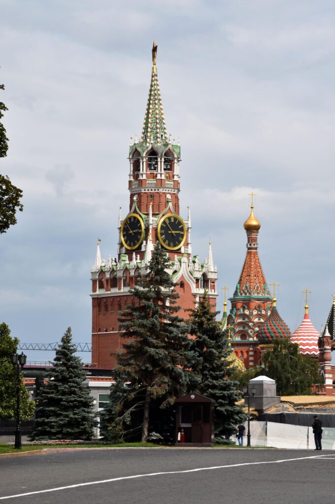 1666088973_204c93-681x1024 Москва