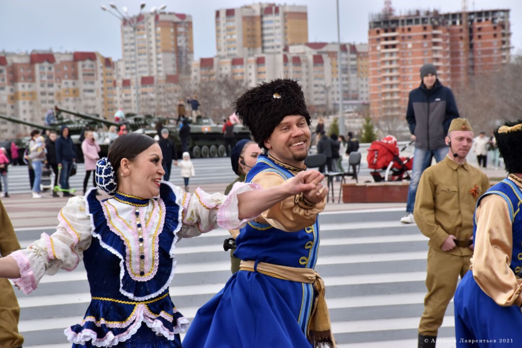 1666693629_01a79d-1024x683 Ансамбль песни и пляски "Забайкальские казаки"