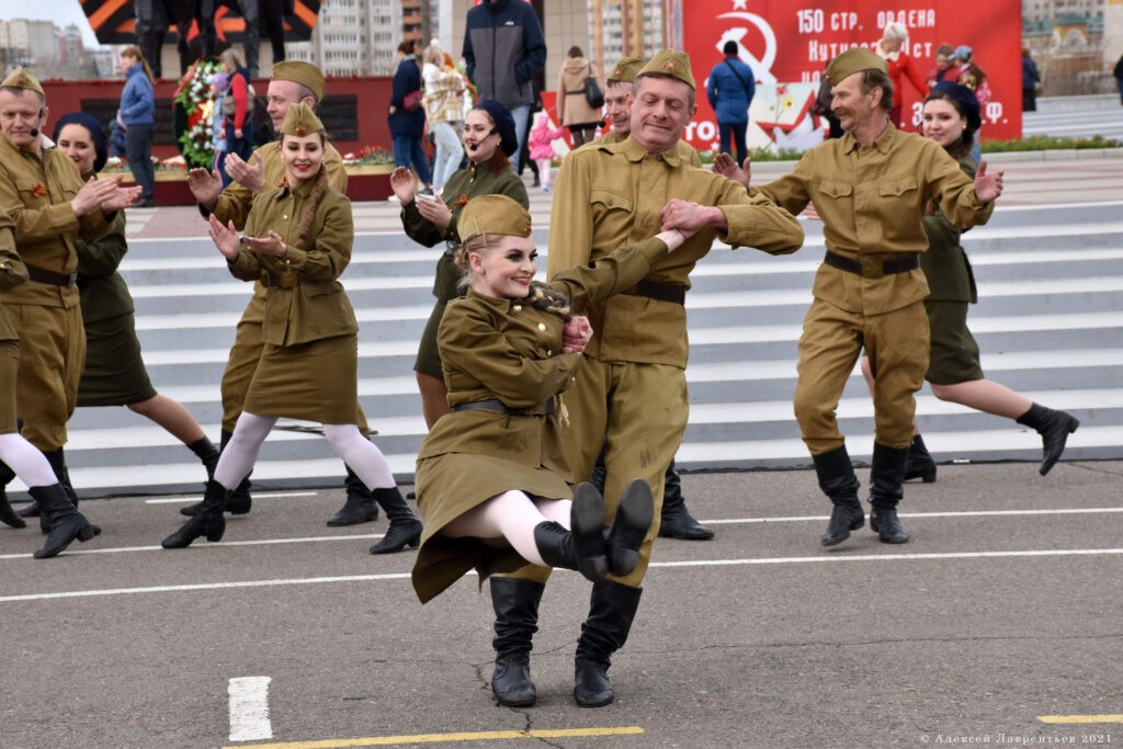 1666693880_5dda4b-1024x683 Ансамбль песни и пляски "Забайкальские казаки"