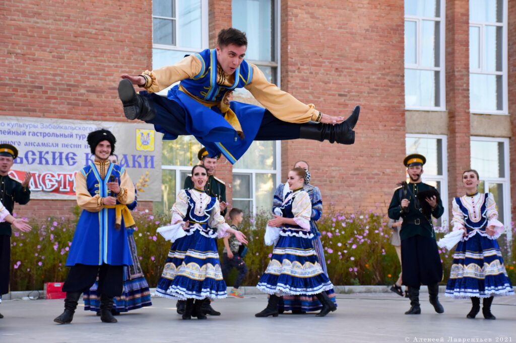 1666694215_b689c5-1024x681 Ансамбль песни и пляски "Забайкальские казаки"