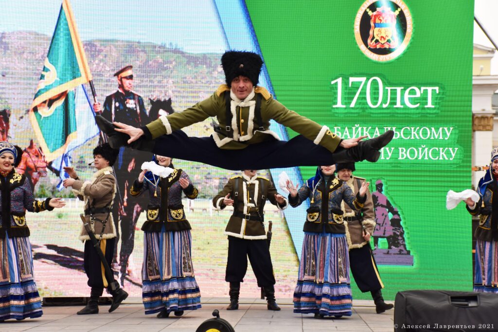 1666694237_f4fef0-1024x683 Ансамбль песни и пляски "Забайкальские казаки"
