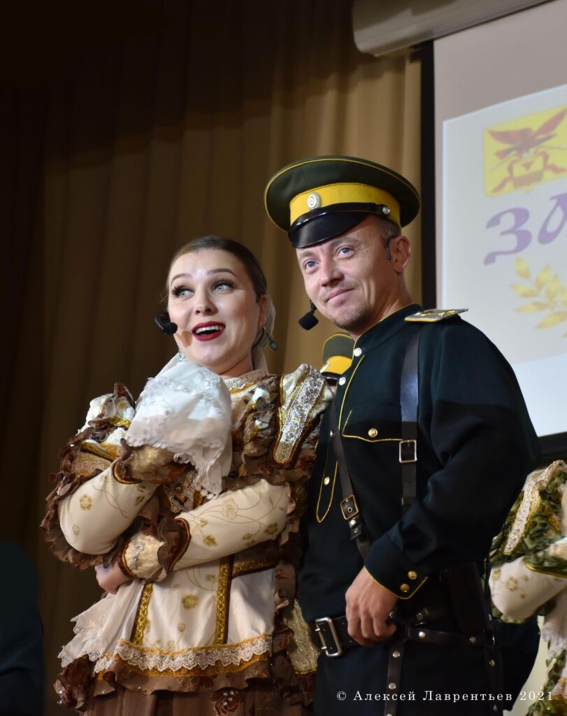 1666694302_13310a-811x1024 Ансамбль песни и пляски "Забайкальские казаки"
