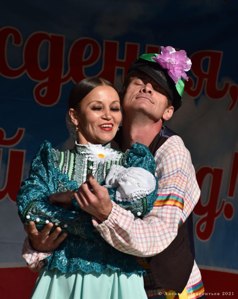 1666694320_c87c3a-814x1024 Ансамбль песни и пляски "Забайкальские казаки"