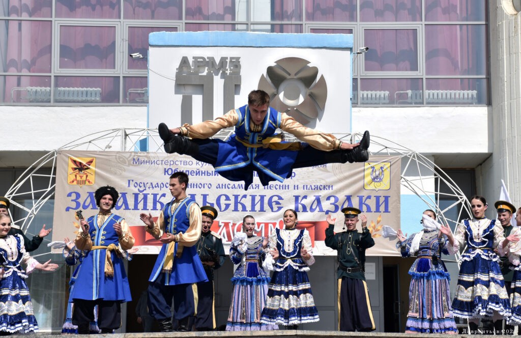 1666694432_f67c97-1024x664 Ансамбль песни и пляски "Забайкальские казаки"