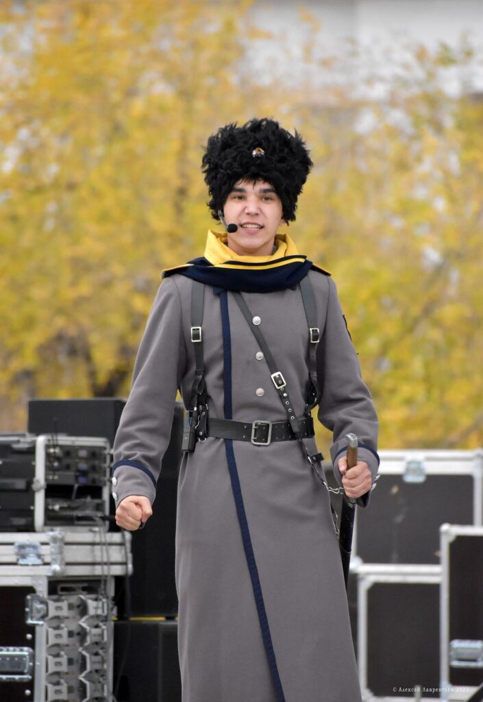 1666695156_255055-705x1024 Ансамбль песни и пляски "Забайкальские казаки"