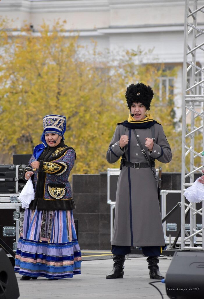 1666695156_f101ae-701x1024 Ансамбль песни и пляски "Забайкальские казаки"