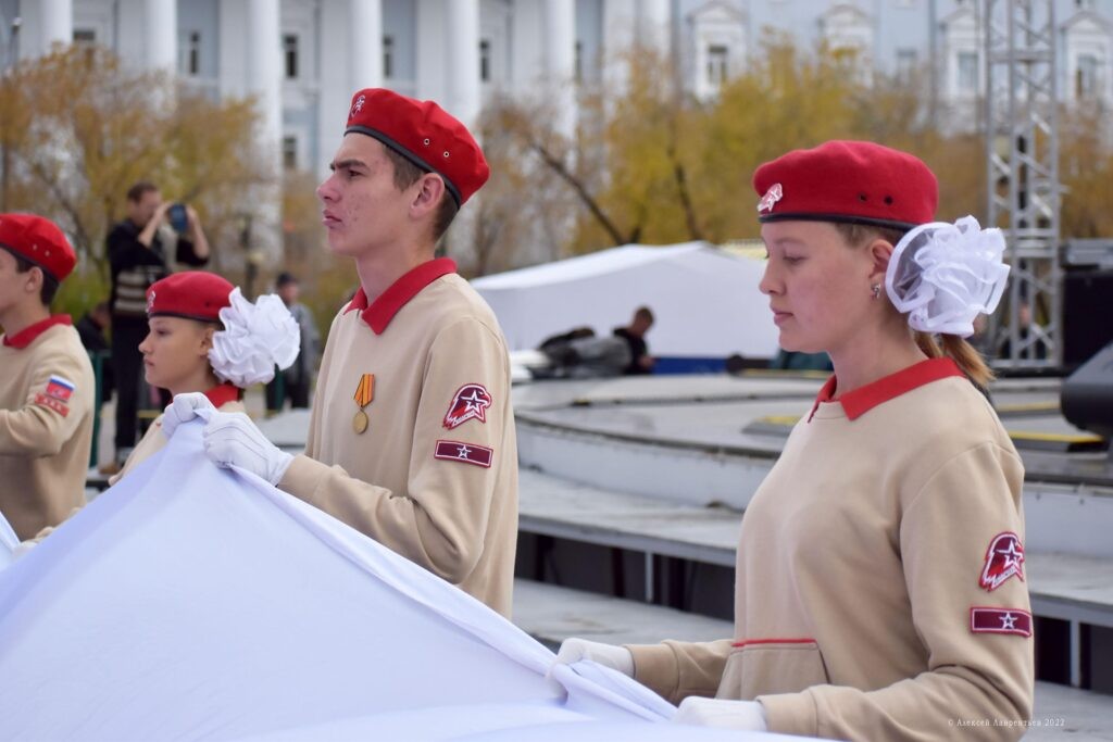 1666695459_c12398-1024x683 Концерт-митинг в поддержку референдума на Донбассе