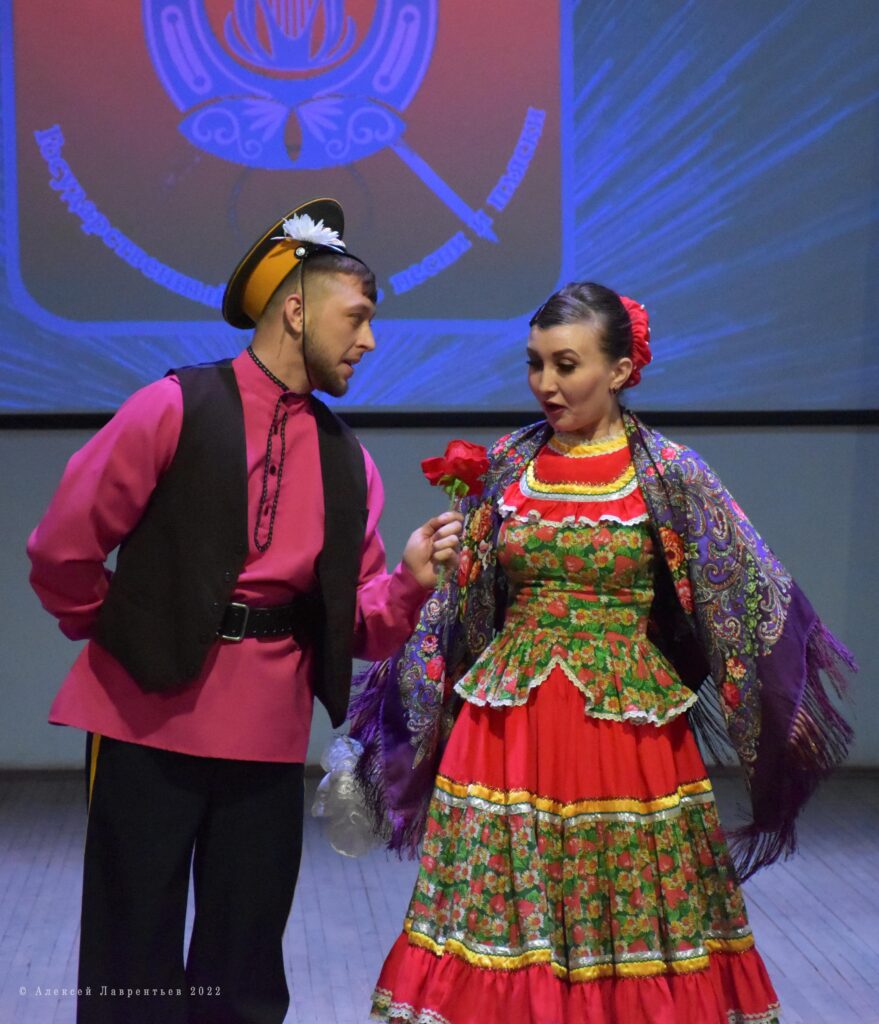 1666702549_a12a03-879x1024 Ансамбль песни и пляски "Забайкальские казаки"