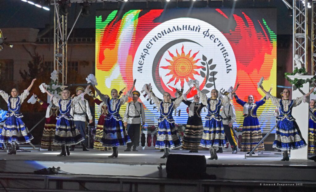 1666702871_04b1ad-1024x622 Ансамбль песни и пляски "Забайкальские казаки"