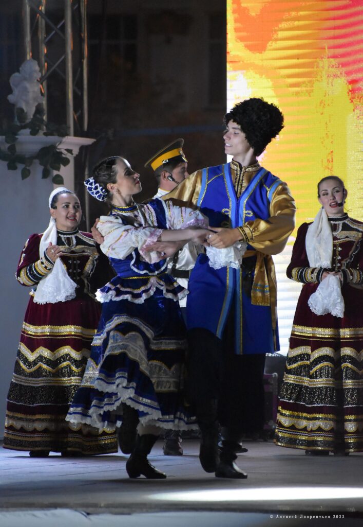 1666702886_314447-707x1024 Ансамбль песни и пляски "Забайкальские казаки"