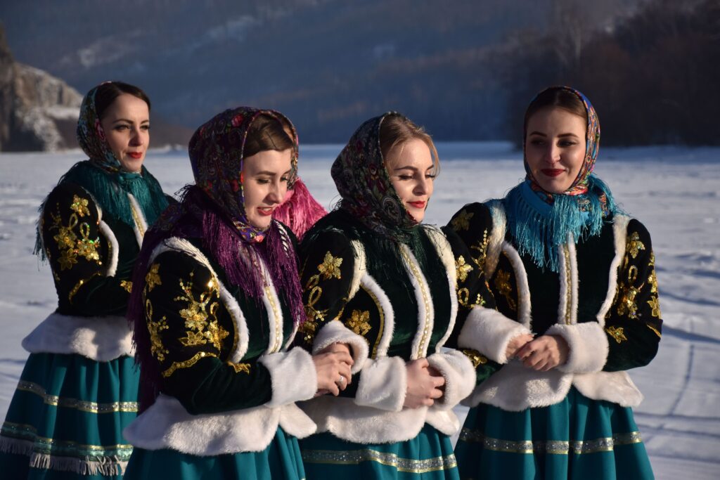 21de03d4fb85f9a57b4f403c3910ff8b-1024x683 Зимняя  фотосессия "Забайкальские казачки"