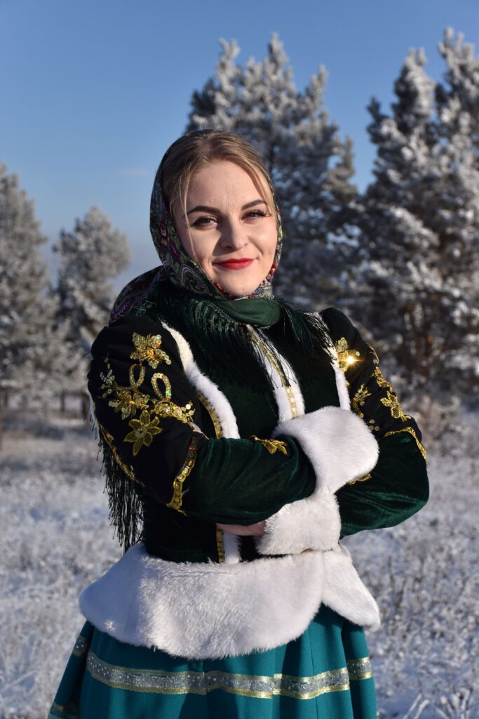 7b869028138b2aa75478260934bd4a37-683x1024 Зимняя  фотосессия "Забайкальские казачки"