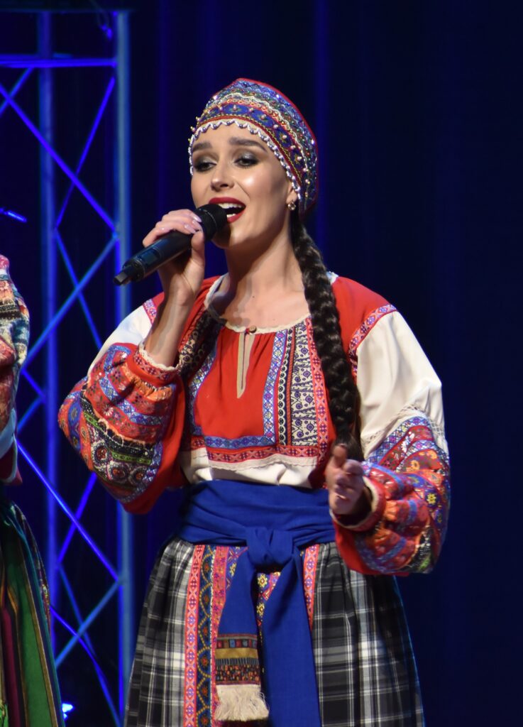 7d7b251fb71b416c87924187c75997a7-737x1024 Алёна Арзамасцева