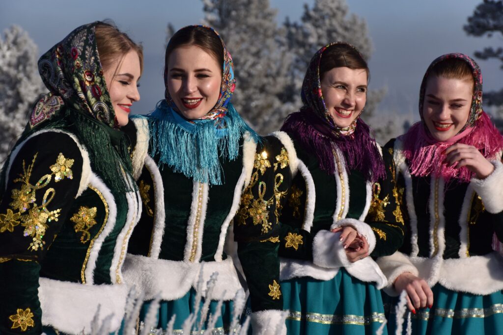 85d05b9aebe48a9a5a43086ae090b17a-1024x683 Зимняя  фотосессия "Забайкальские казачки"