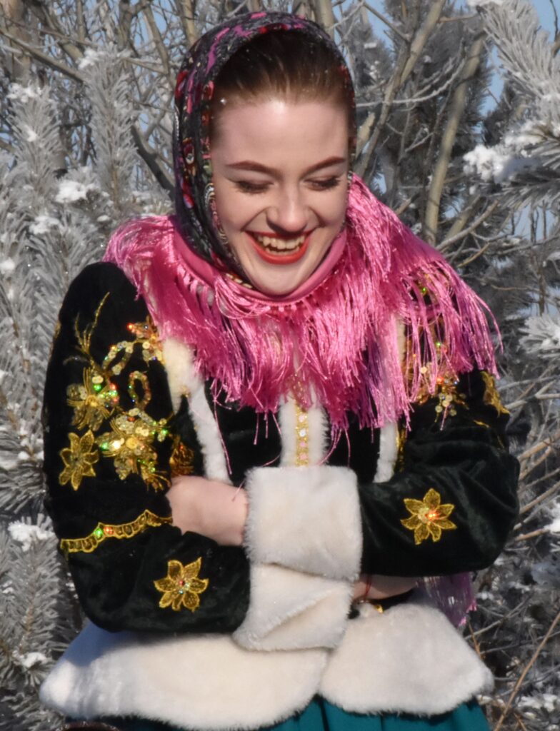 a68d771624b7ae85bbd95f686aa97c51-784x1024 Зимняя  фотосессия "Забайкальские казачки"